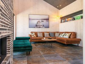 Posezení v ubytování 12 person holiday home in Haderslev + 21 fotografií