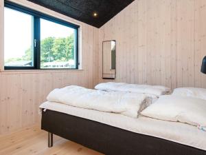 Postel nebo postele na pokoji v ubytování 12 person holiday home in Haderslev