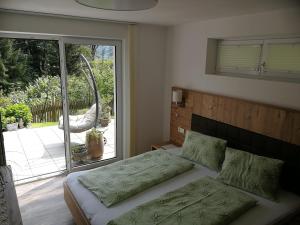 Łóżko lub łóżka w pokoju w obiekcie Birnbacher-appartement