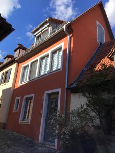 a red building with a window on top of it at Häuschen in der Altstadt Dettelbach in Dettelbach