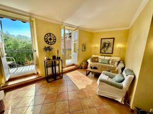 Χώρος καθιστικού στο Résidence Place Poullan