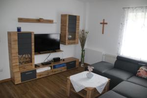 TV a/nebo společenská místnost v ubytování Ferienhaus Blaukovitsch