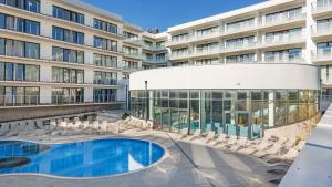 Bazén v ubytovaní Apartamenty Sun & Snow Polanki Aqua z basenem alebo v jeho blízkosti