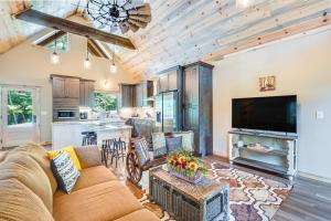 a living room with a couch and a kitchen at Lofty Escape in Ellijay