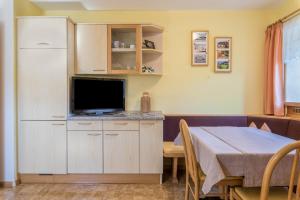 TV a/nebo společenská místnost v ubytování Oberwieserhof App 3