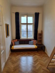Posezení v ubytování Wenceslas square apartment 150 m2