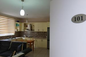 Kuchyň nebo kuchyňský kout v ubytování Hotel Jali