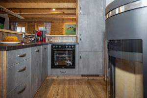 Cucina o angolo cottura di Ferienhütte Sternenblick