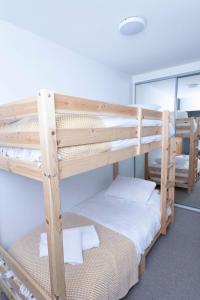 ウィスタブルにあるMagnolia coveの二段ベッド2組が備わる客室です。