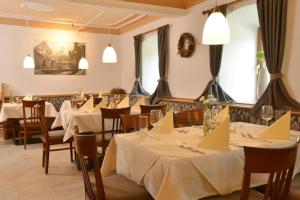 Reštaurácia alebo iné gastronomické zariadenie v ubytovaní Landhotel Gressenbauer