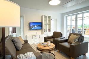 TV a/nebo společenská místnost v ubytování Gut Groß Fedderwarden, Ferienwohnung Alma