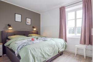 Postel nebo postele na pokoji v ubytování Gut Groß Fedderwarden, Ferienwohnung Alma