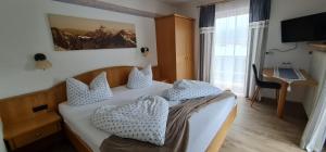 TV a/nebo společenská místnost v ubytování Alpenlandhaus + 16 fotografií