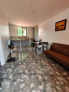 a living room with a couch and a table at Cabinas Maritza in Quebrada Ganado