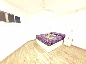 Łóżko lub łóżka w pokoju w obiekcie Luxury San Marino apartment & pool view