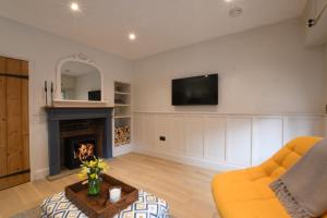 Televiisor ja/või meelelahutuskeskus majutusasutuses Arlo Cottage, Orford