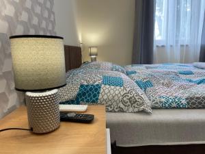Posteľ alebo postele v izbe v ubytovaní Kovács Apartmanház