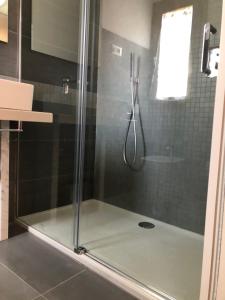 Koupelna v ubytování Longevity Hotel