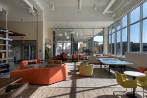 EVEN Hotel Omaha Downtown - Old Market by IHG的休息区
