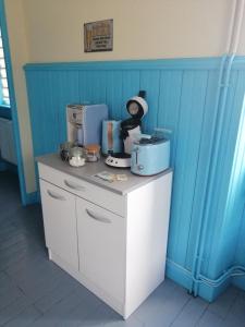 a kitchen with a counter with a coffee maker on it at Les Locations de Stéphanie ,gîte L'Arbre Vert in Sondernach
