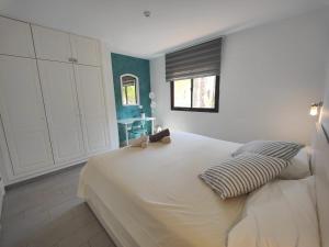 Łóżko lub łóżka w pokoju w obiekcie Corralejo Happy Place, precioso apartamento con piscina