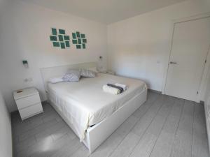 Łóżko lub łóżka w pokoju w obiekcie Corralejo Happy Place, precioso apartamento con piscina