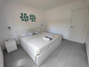 Łóżko lub łóżka w pokoju w obiekcie Corralejo Happy Place, precioso apartamento con piscina