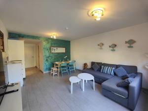 Część wypoczynkowa w obiekcie Corralejo Happy Place, precioso apartamento con piscina