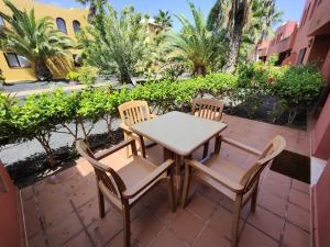 Ogród w obiekcie Corralejo Happy Place, precioso apartamento con piscina