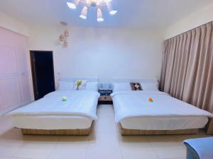Cama ou camas em um quarto em 鸚鵡民宿