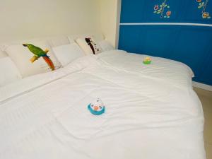 Cama ou camas em um quarto em 鸚鵡民宿
