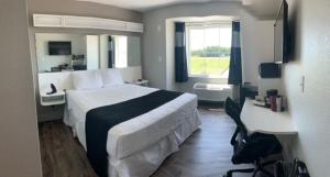 Postel nebo postele na pokoji v ubytování Crystal Inn
