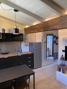 A kitchen or kitchenette at La Perla del Centro