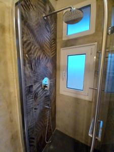 A bathroom at La Perla del Centro
