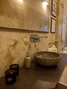 A bathroom at La Perla del Centro
