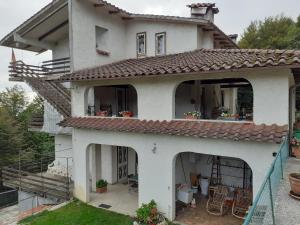 an exterior view of a house under construction at Villa Ambra in Vigolo