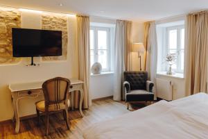 TV a/nebo společenská místnost v ubytování Little 7 - Boutique Hotel
