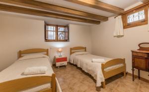 a bedroom with two beds and a window at Rapia. Casa Beig 4 