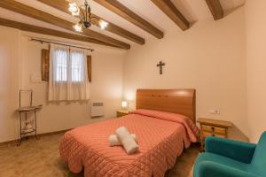 a bedroom with a bed and a cross on the wall at Rapia. Casa Beig 4 