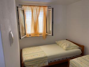 Postel nebo postele na pokoji v ubytování Apartman Belamarić