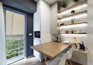 Гостиная зона в Feel Good Vibes - Apt Suite Athens