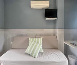 Postel nebo postele na pokoji v ubytování Hostal Noli