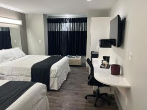 Postel nebo postele na pokoji v ubytování Crystal Inn