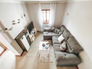 a living room with a couch and a table at Casa Riamar in São Jacinto