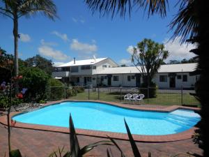 The swimming pool at or close to Pukenui Lodge Motel