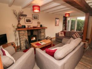 a living room with two couches and a fireplace at Crumble's Cottage in York