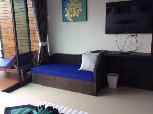 Un pat sau paturi într-o cameră la Kathalee Beach Resort & Spa