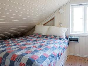 Säng eller sängar i ett rum på Holiday home Tanumshede IX