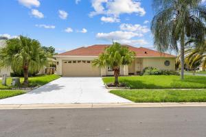 a house with palm trees in front of a driveway at Single Family no Stairs 4BR Kissimmee OI2800 in Orlando