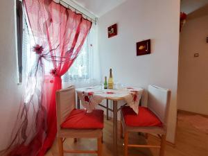 Posedenie v ubytovaní Rooms Anchy